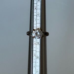 Elegant Silver Ring with Clear Stone